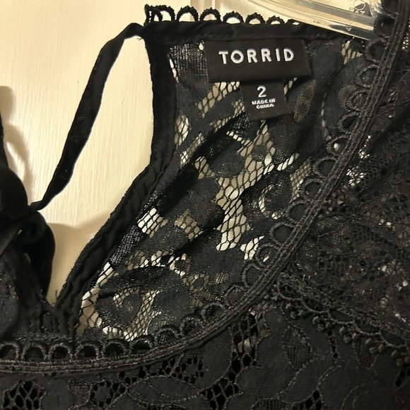 Torrid Women’s Crinkle Chiffon Lace Trim Top Size 2X Sheer Witchy Flounce - Picture 4 of 13